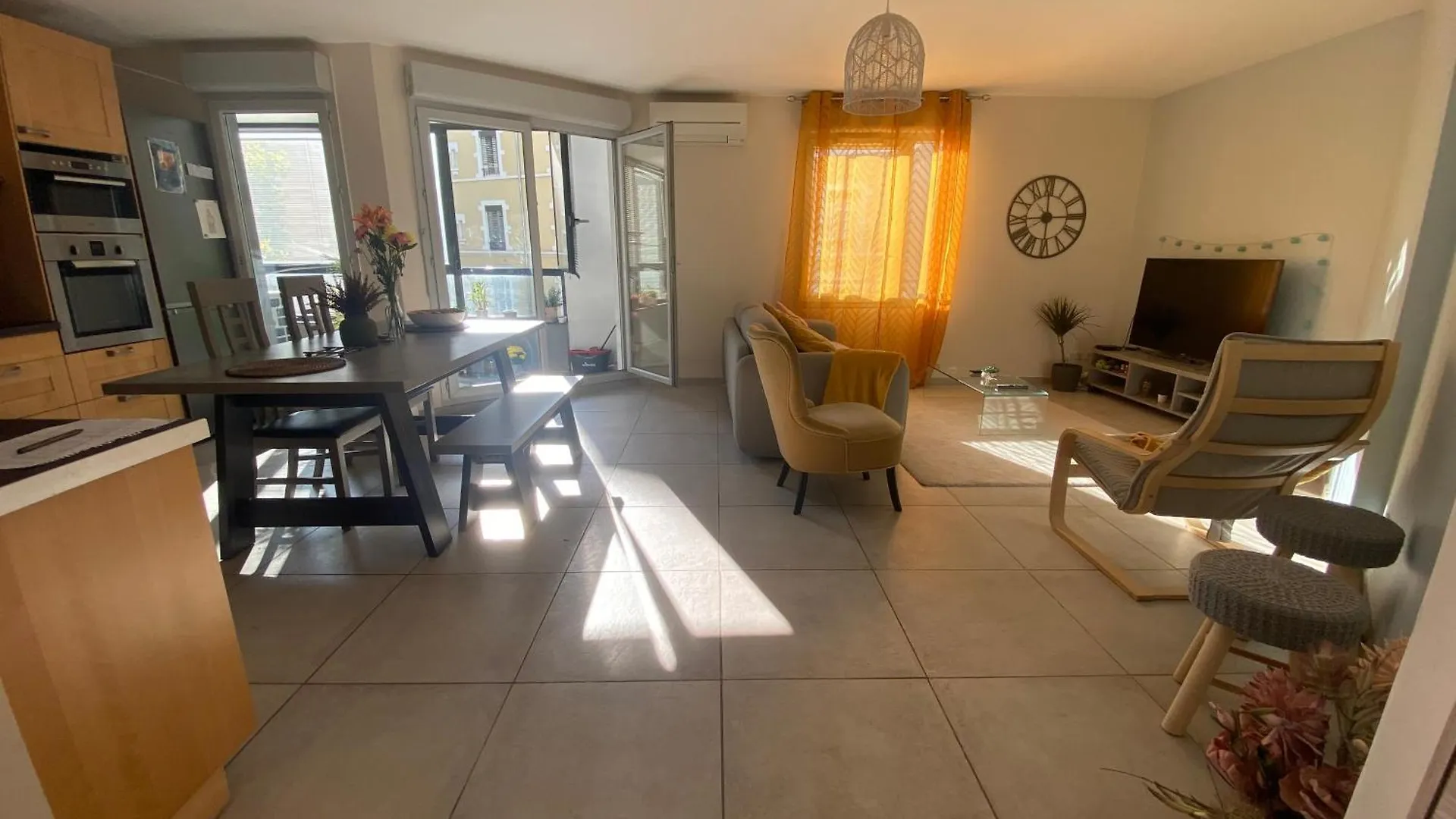 2Bhk Entire Apartment Fully Equipped 84M2 Lyon 0*,  France